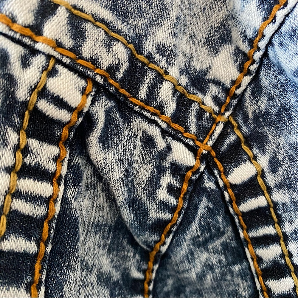 True Religion • Acid Washed Rope Stitched Trucker Jacket - Picture 5 of 14
